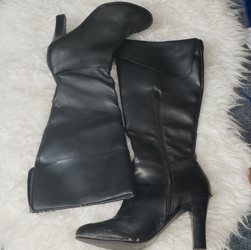 Black Boots thick heel round toe